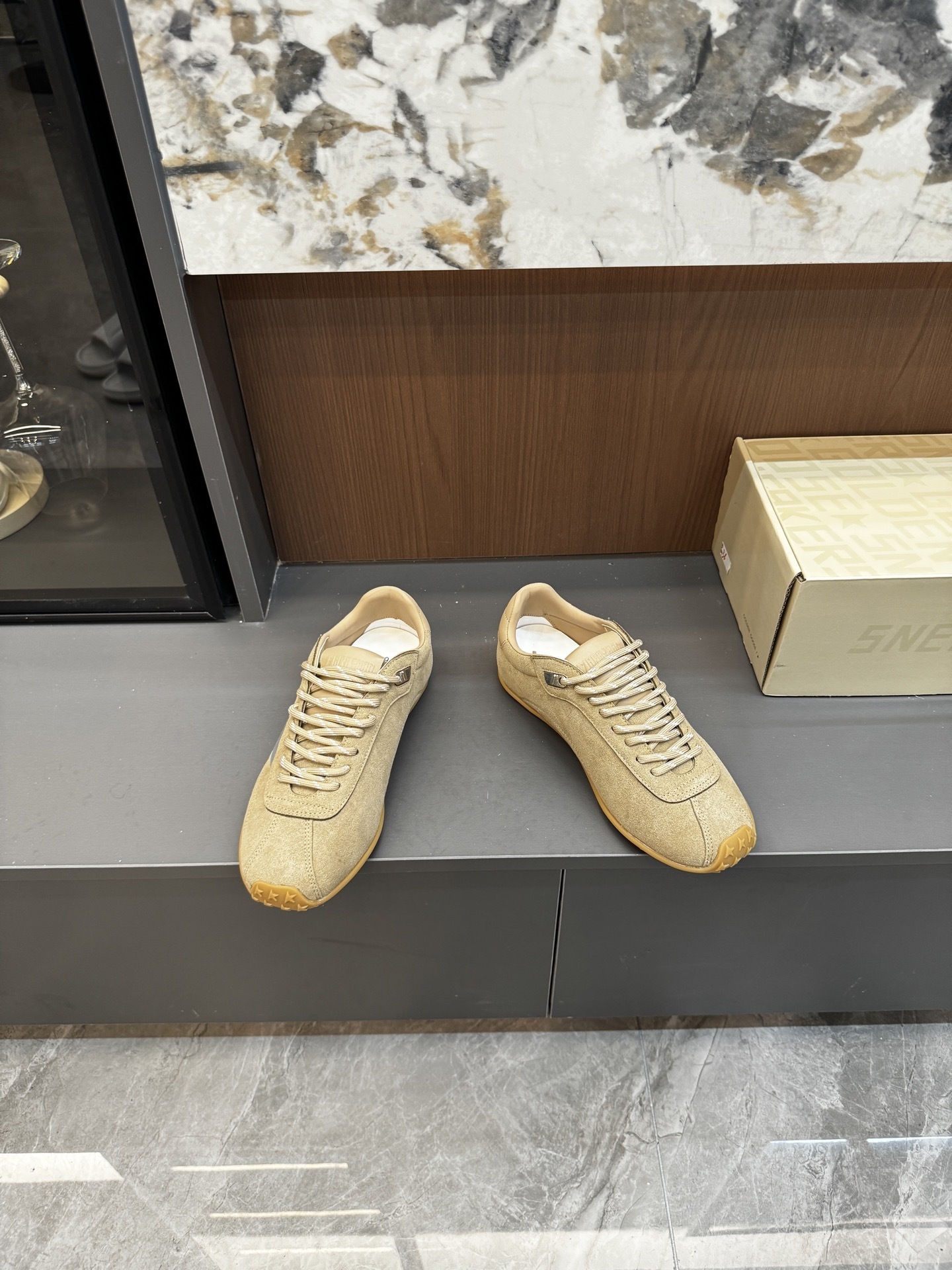 H1R3 GGDB Golden Goose F028 58$ gallery