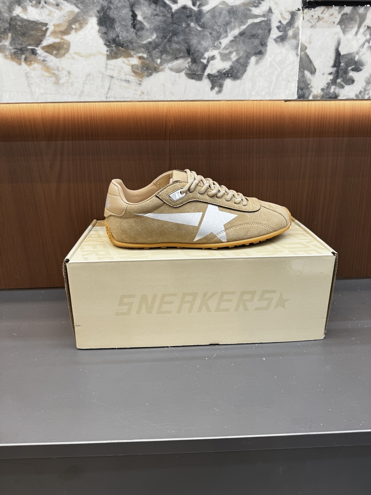 H1R3 GGDB Golden Goose F028 58$ gallery