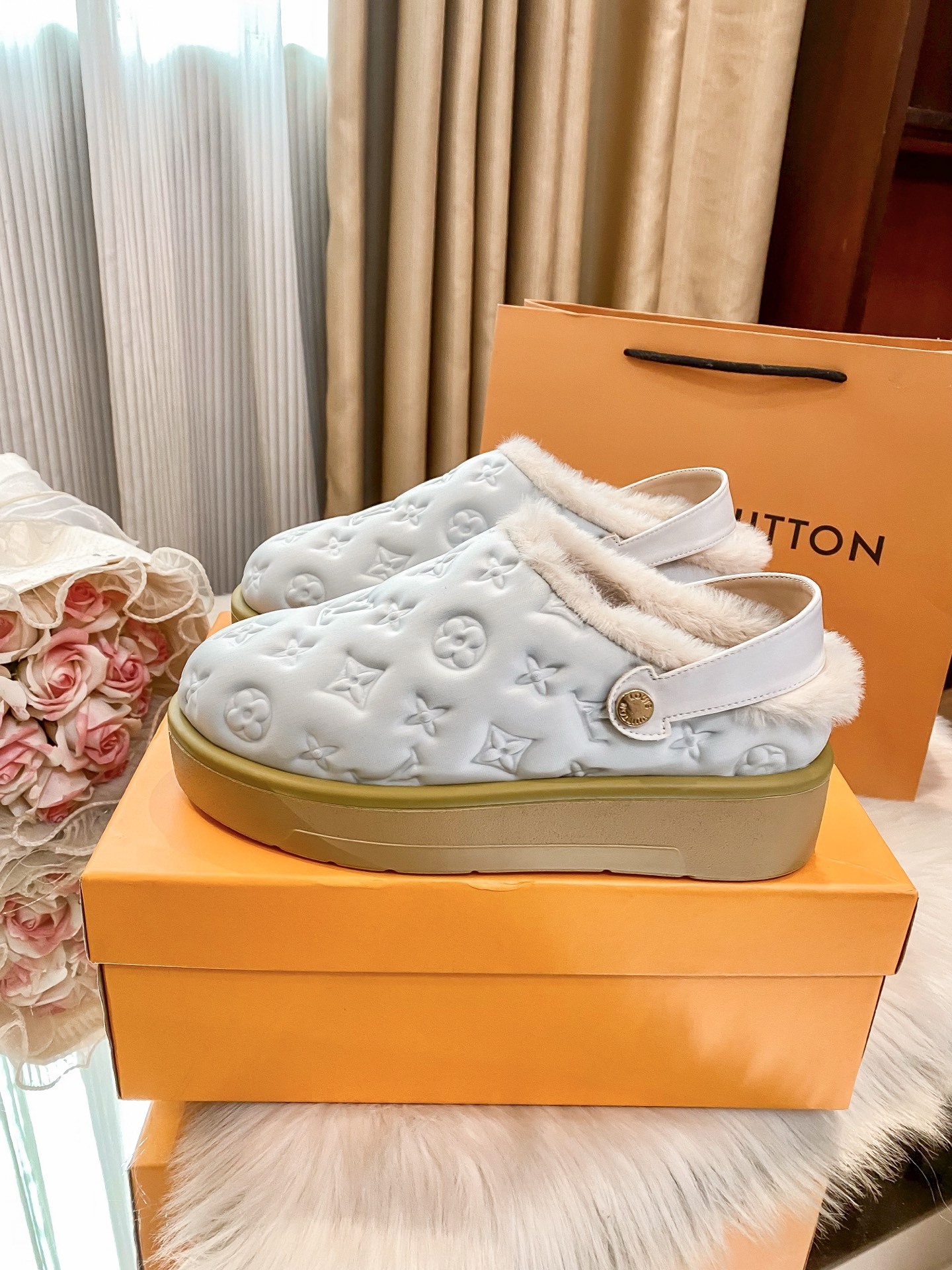 H1R7 LV fluffy slippers 59$ gallery