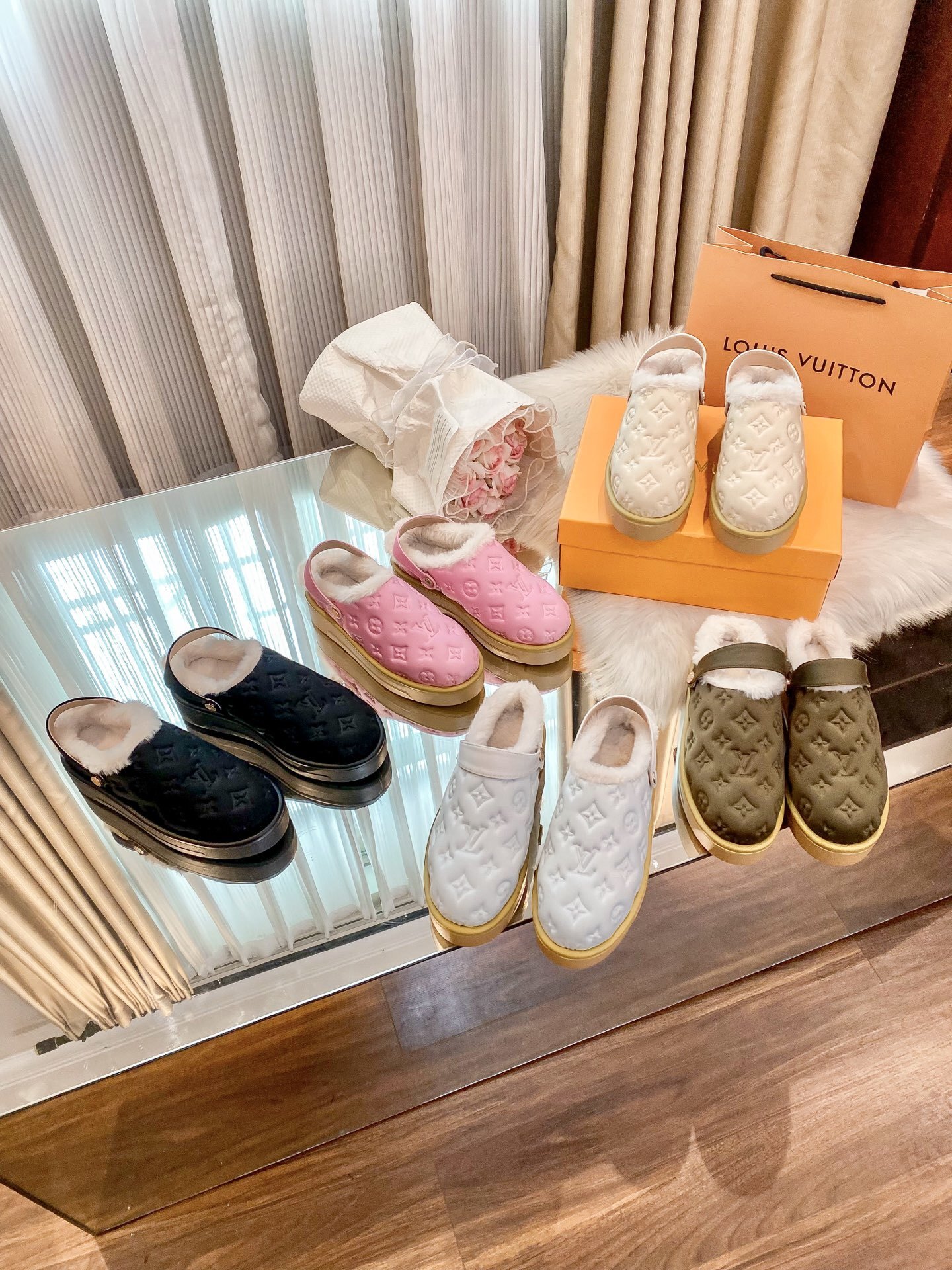 H1R7 LV fluffy slippers 59$ gallery