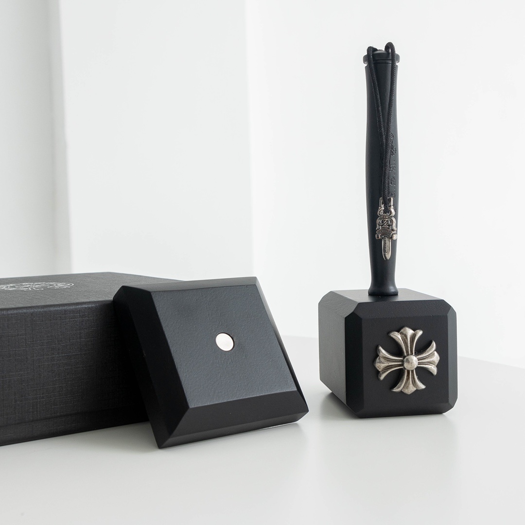 H8DV Come Hearts Beer Bottle Opener $42.8 gallery