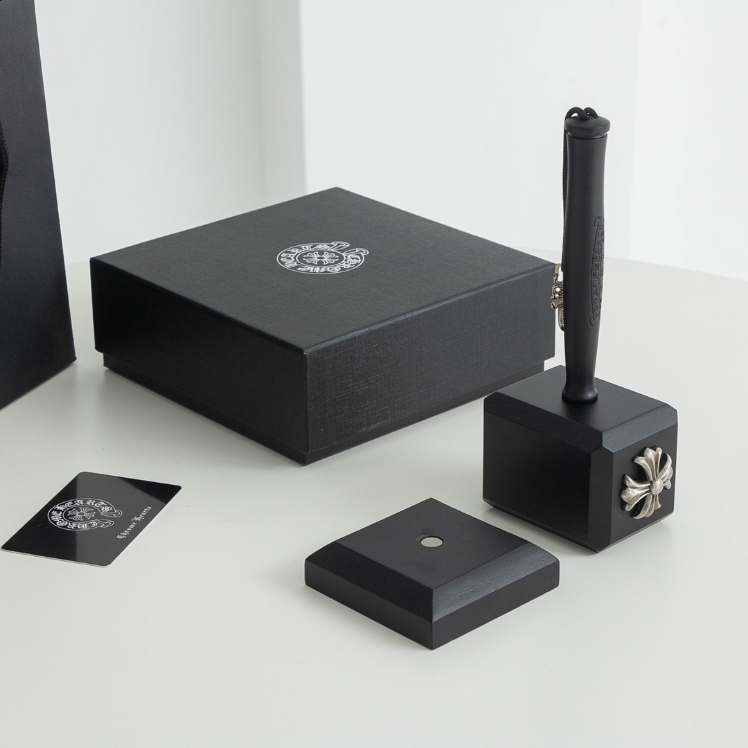 H8DV Come Hearts Beer Bottle Opener $42.8 gallery