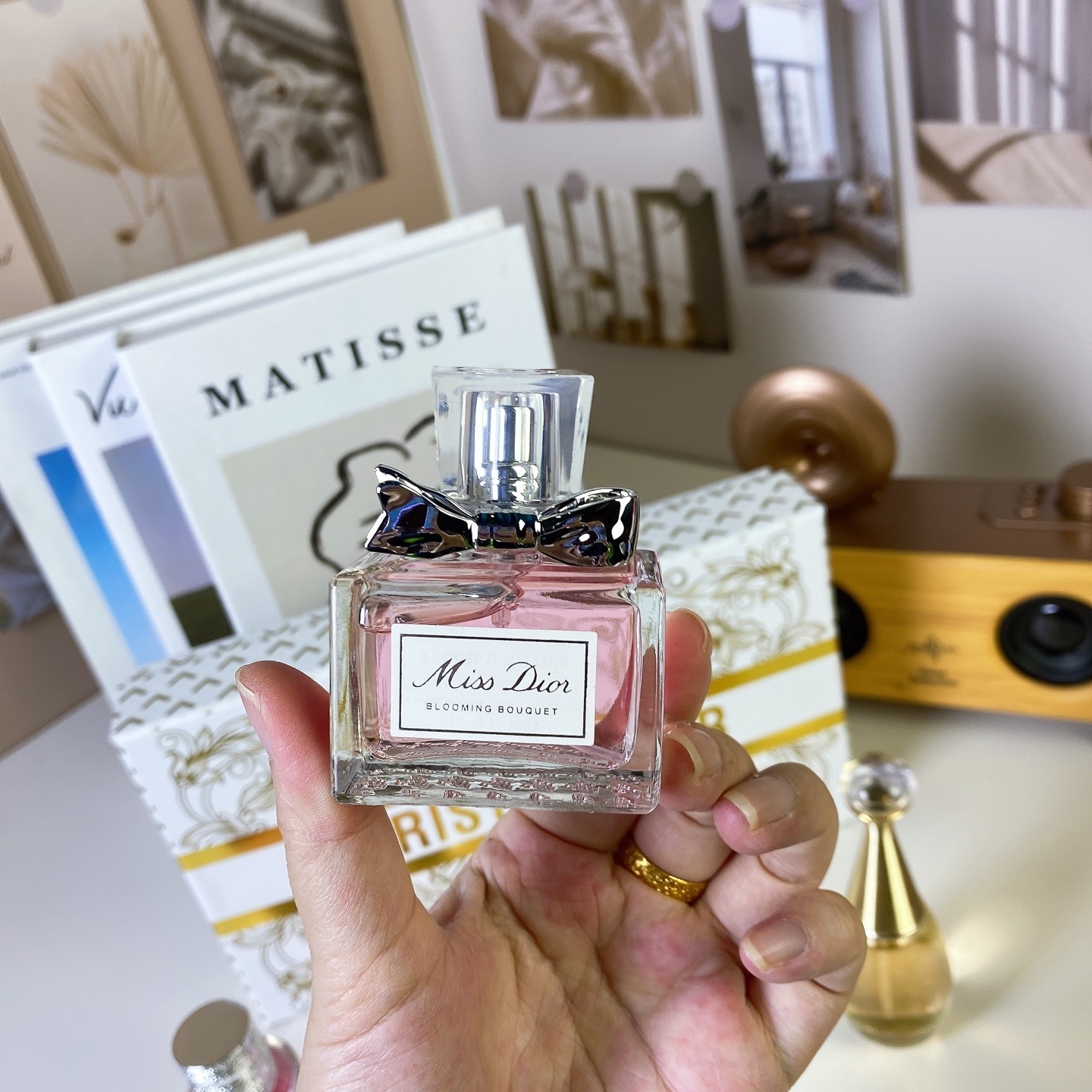 HWE7 Dior Gold Christmas 4-Piece Set (30ml x 4) $50 gallery