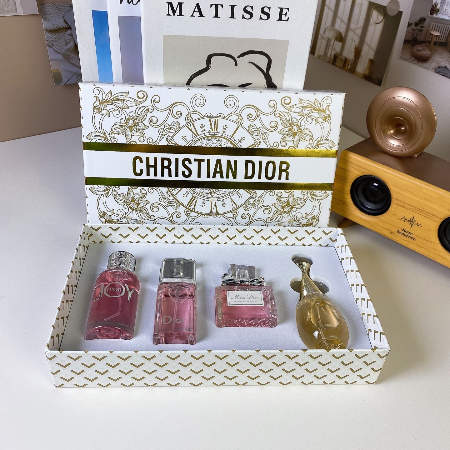 HWE7 Dior Gold Christmas 4-Piece Set (30ml x 4) $50 gallery