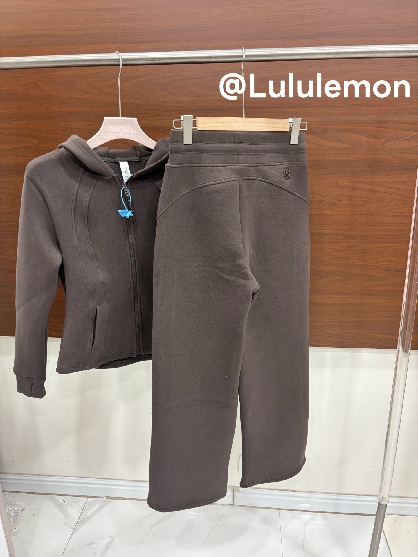 JDSQ lululemon hooded set (top + pants) $59.90 gallery