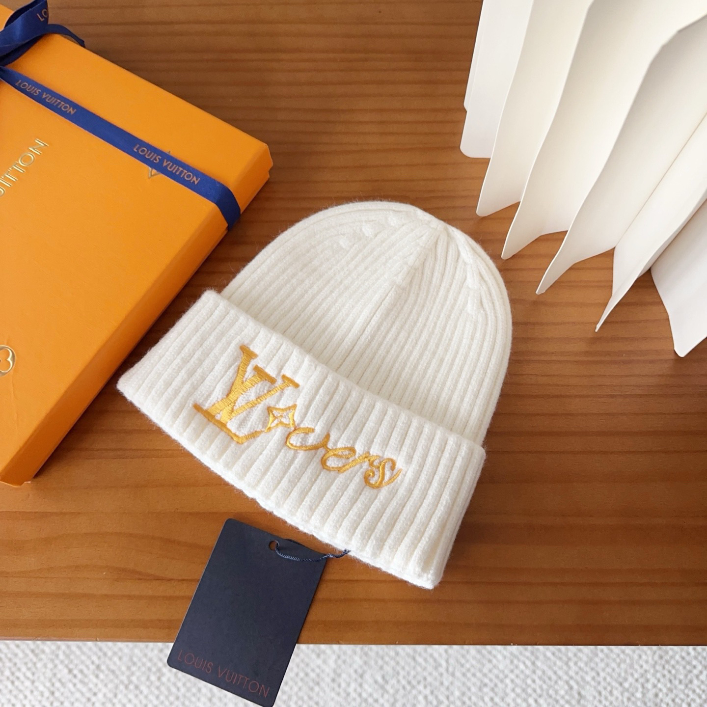 JJR6 Louis Vuitton knitted hat for men and women 33$ gallery