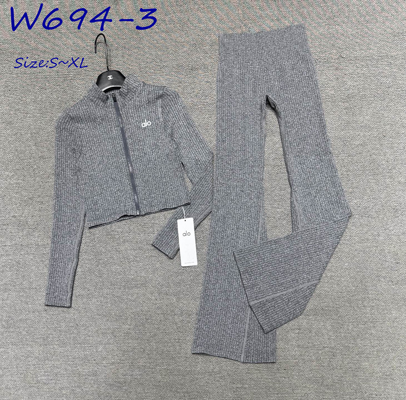 W694 Alo Yoga Set $58.9 gallery