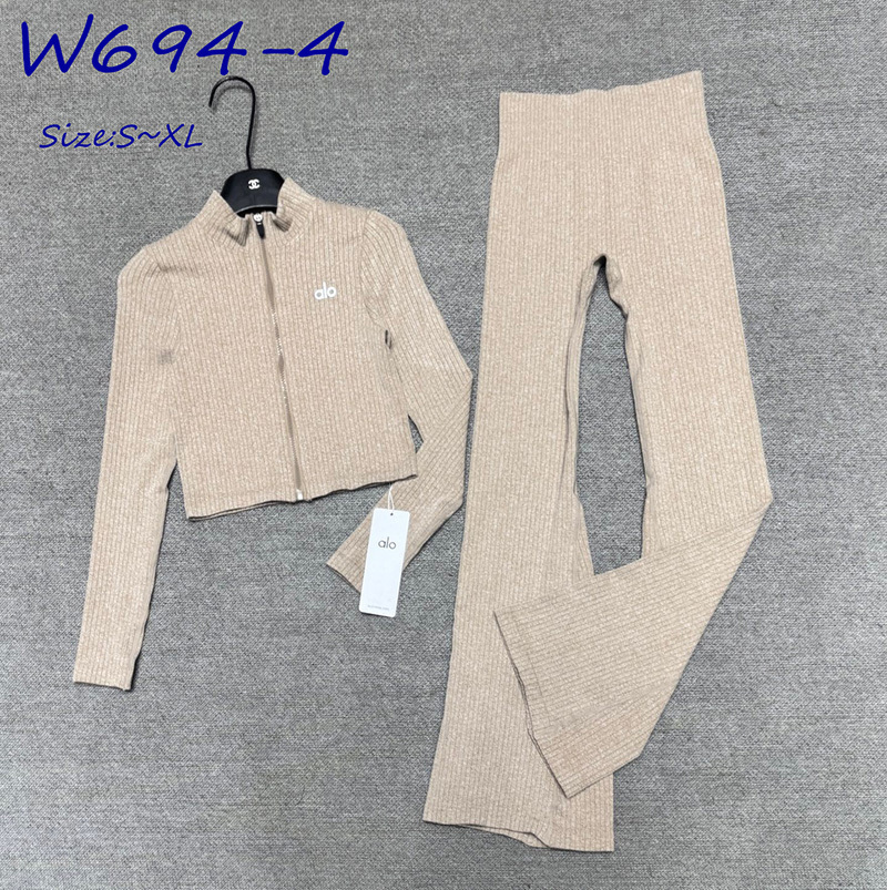 W694 Alo Yoga Set $58.9 gallery