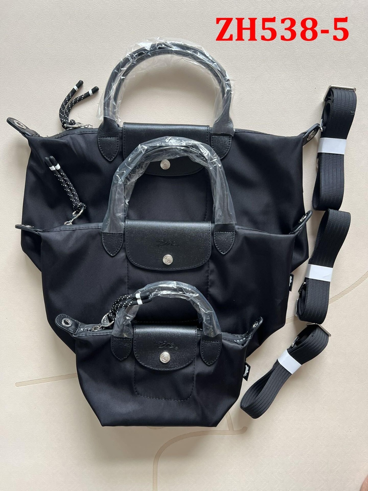 ZH538 Longchamp Energy bag, $43.80 gallery