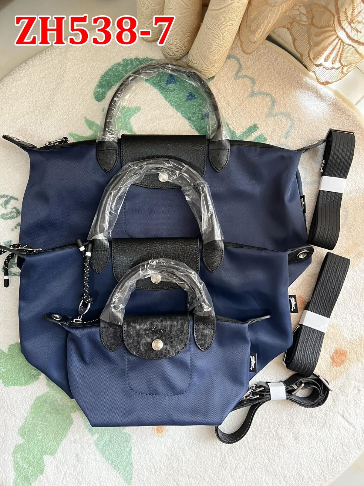 ZH538 Longchamp Energy bag, $43.80 gallery