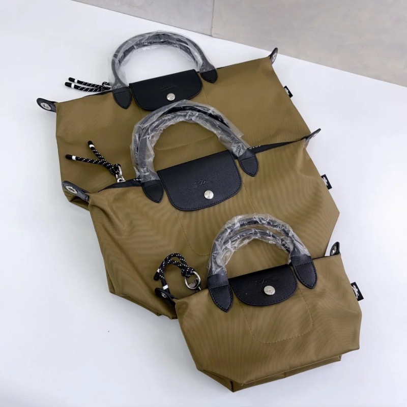 ZH538 Longchamp Energy bag, $43.80 gallery