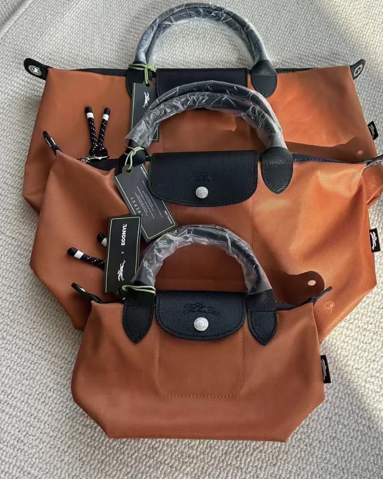 ZH538 Longchamp Energy bag, $43.80 gallery