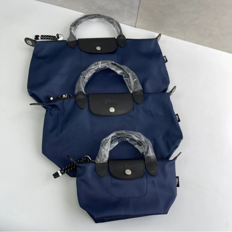 ZH538 Longchamp Energy bag, $43.80 gallery