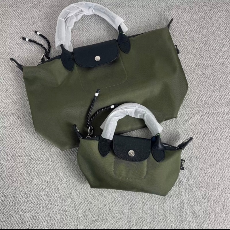 ZH538 Longchamp Energy bag, $43.80 gallery