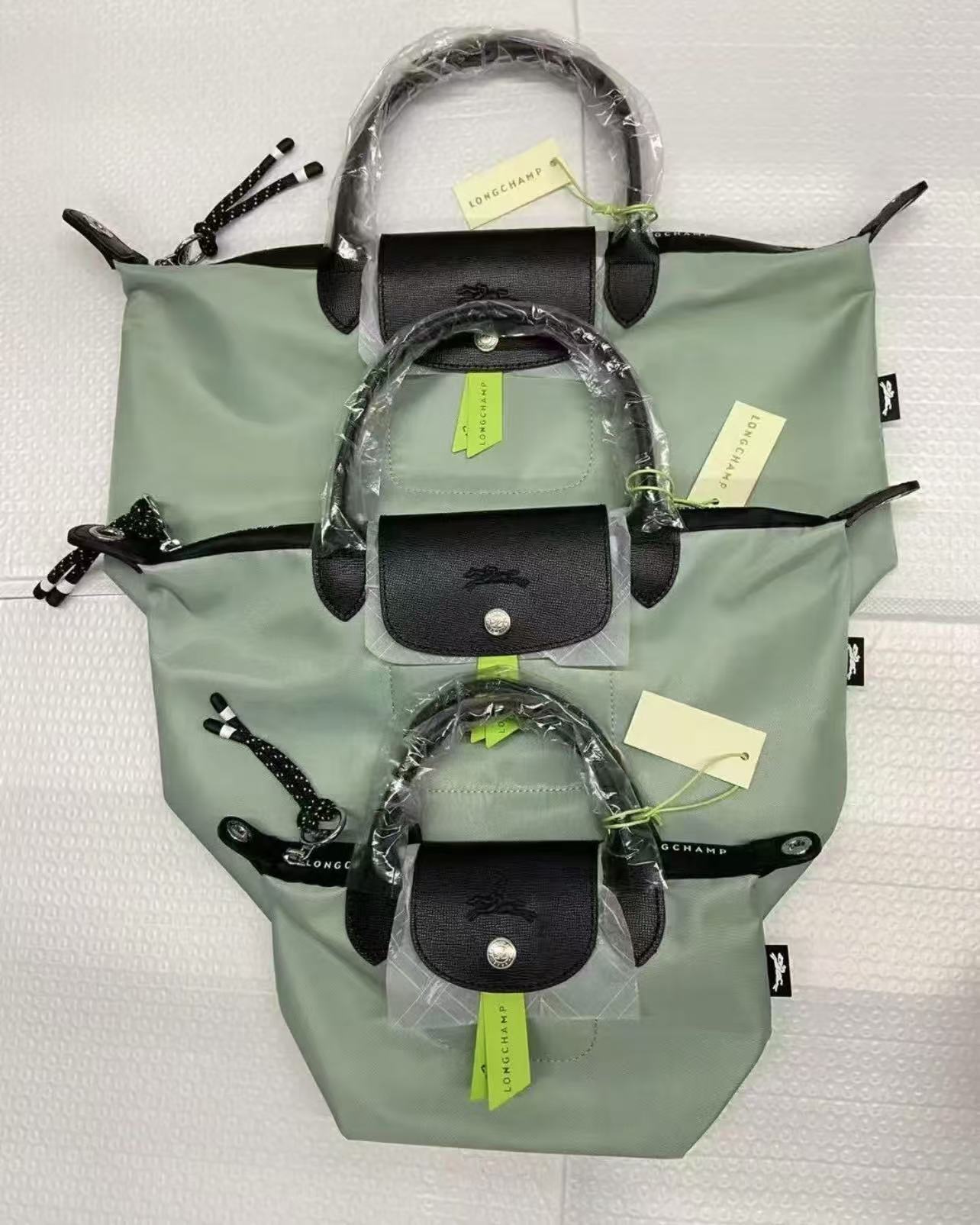 ZH538 Longchamp Energy bag, $43.80 gallery