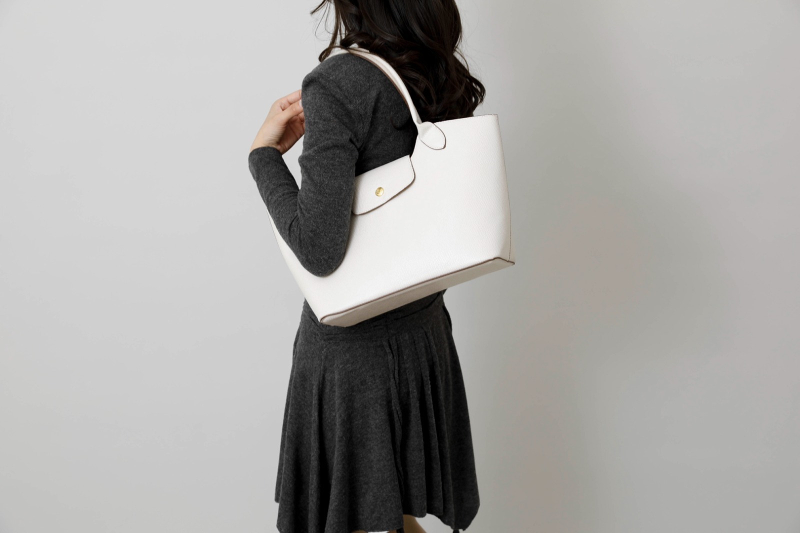 ZH594 Longchamp Energy bag, $41.80 gallery