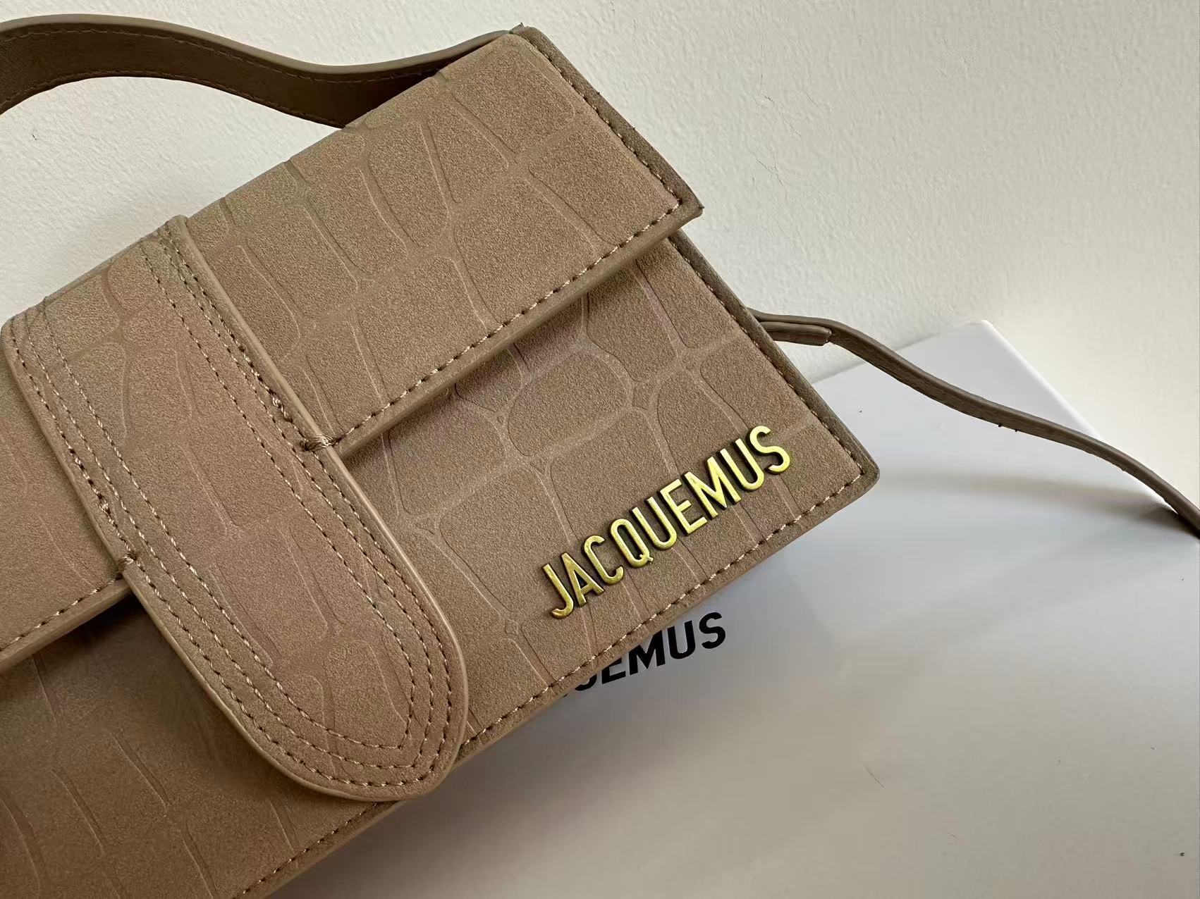 月27096-Jacquemus-395 gallery