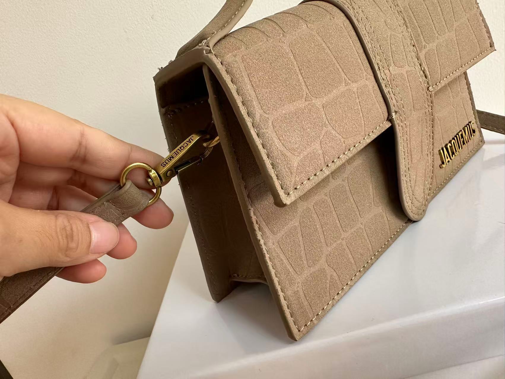 月27096-Jacquemus-395 gallery