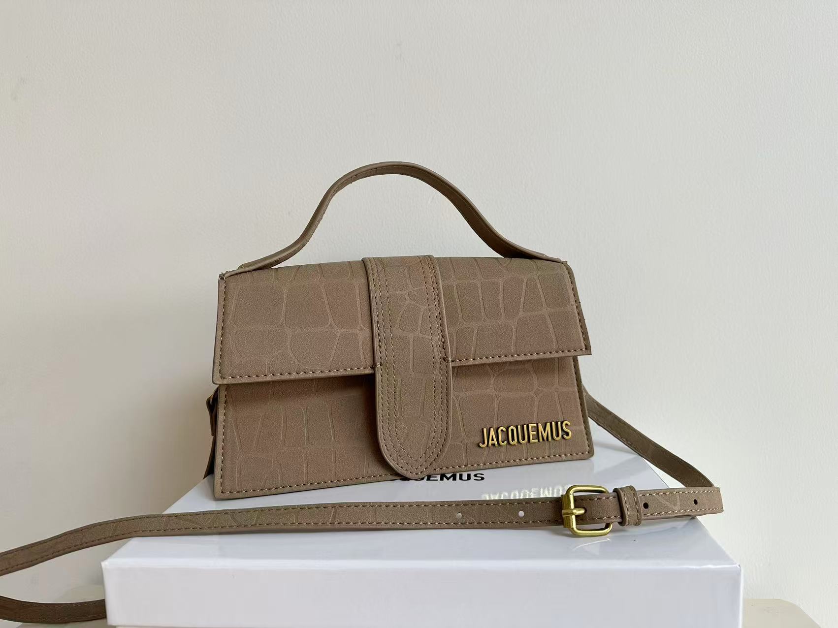 月27096-Jacquemus-395 gallery