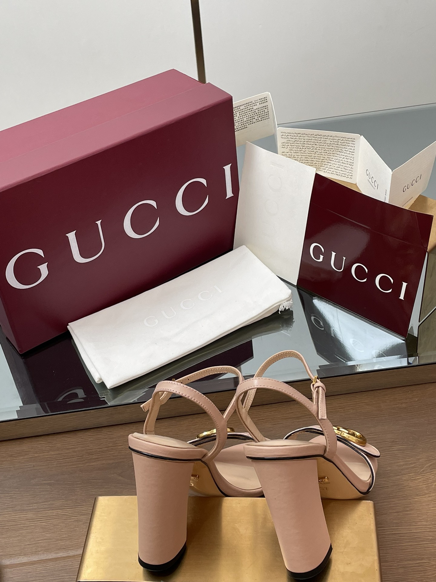 25863-Gucci-805 gallery
