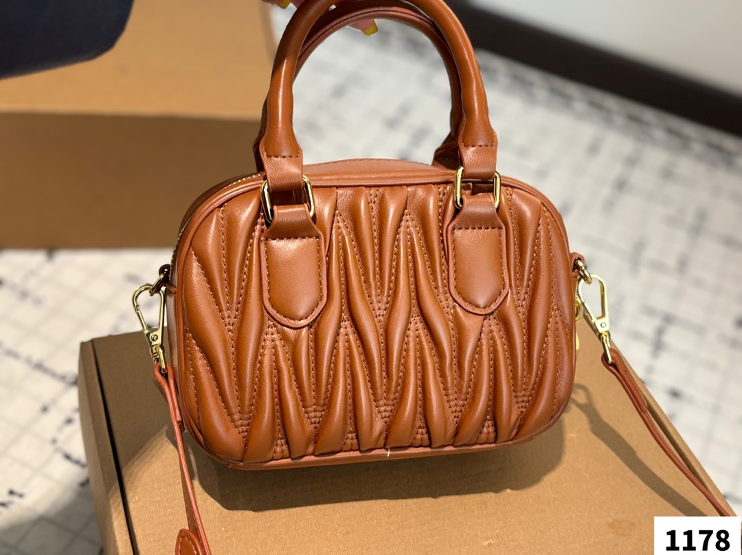 25878-MIUMIU-448 gallery