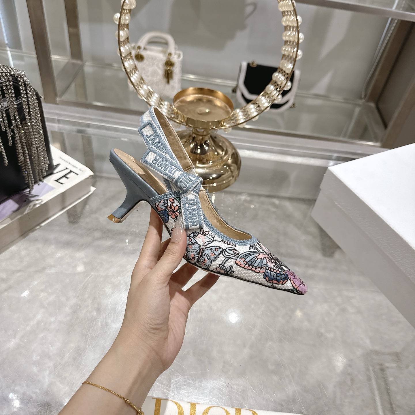 26042--DIOR-888 gallery