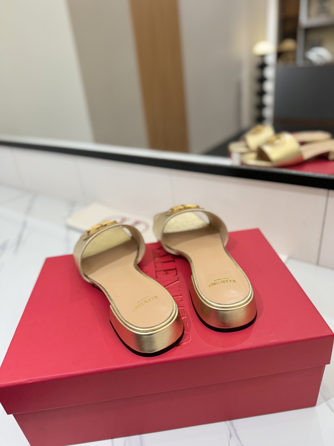 26120-Valentino-780 gallery