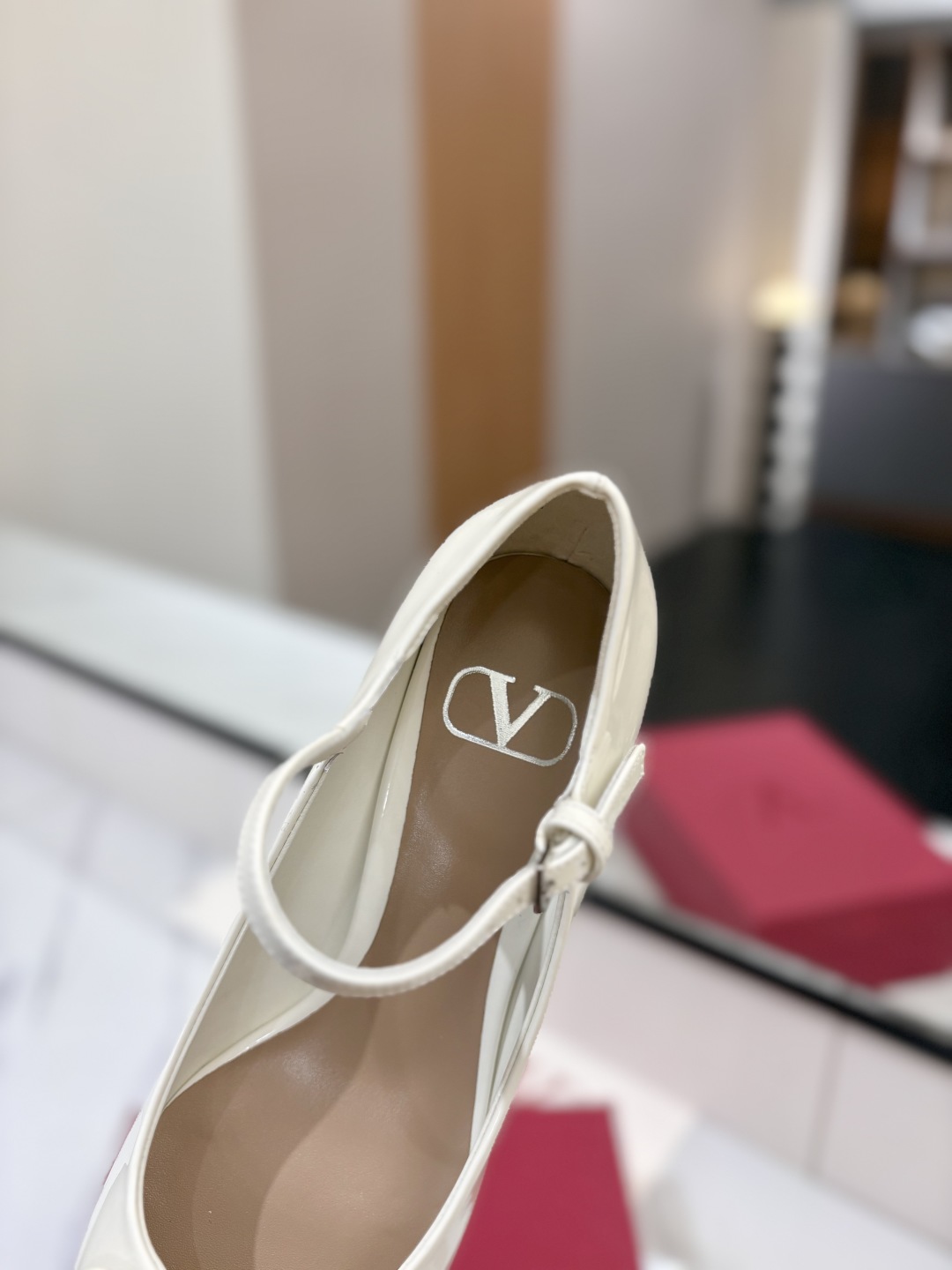 26121-Valentino-870 gallery