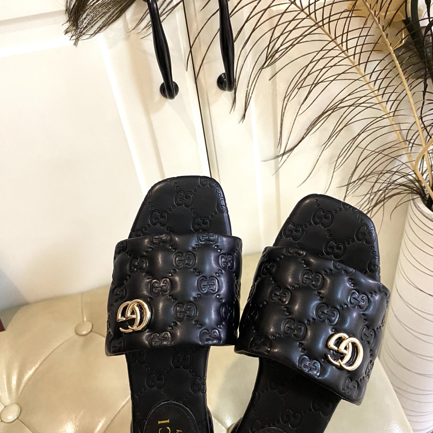 26172-Gucci--820 gallery