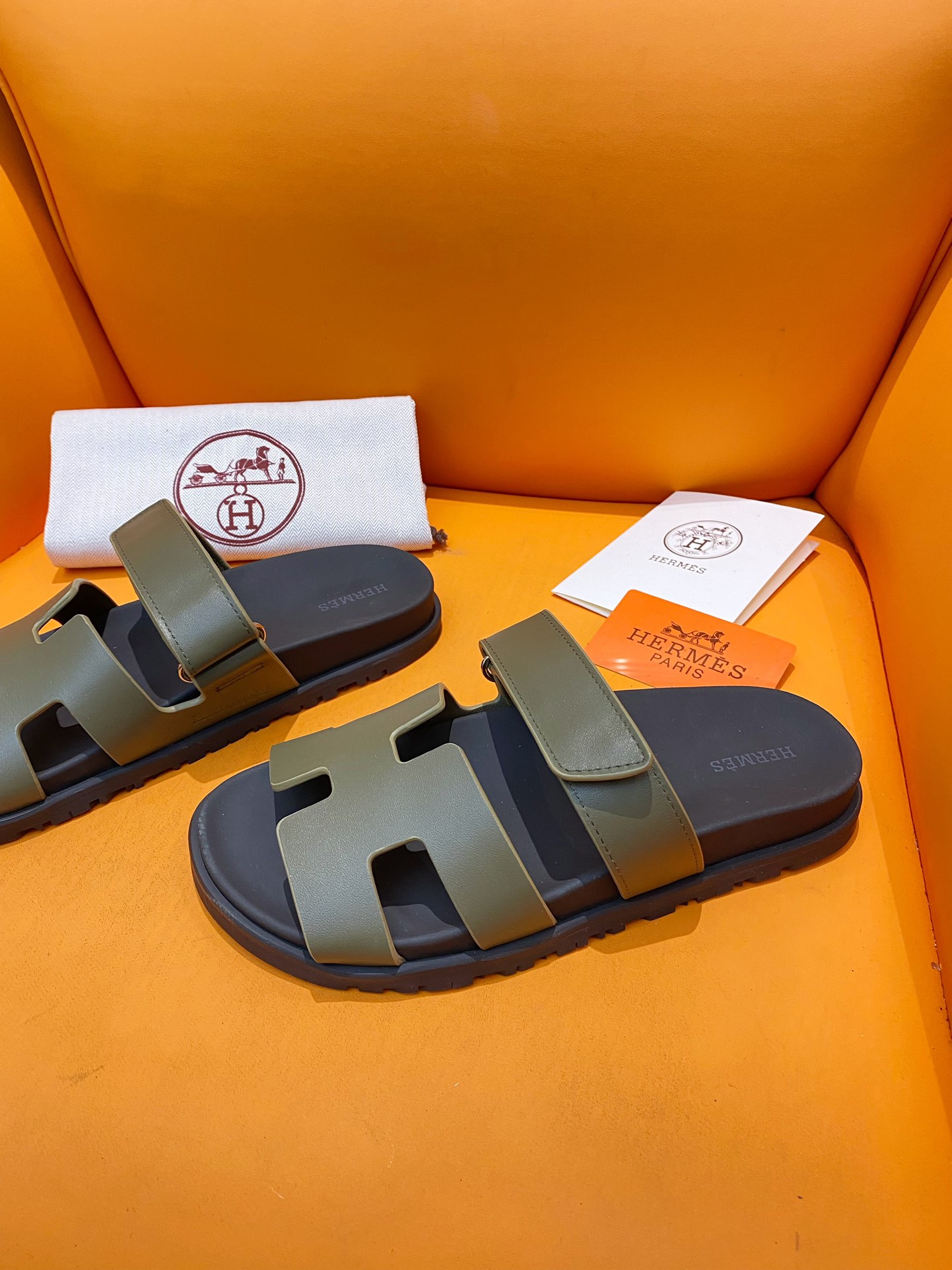 26239 Hermès 782 gallery
