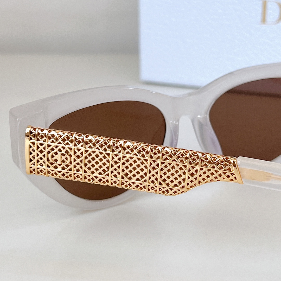 26294 DIOR 445 gallery