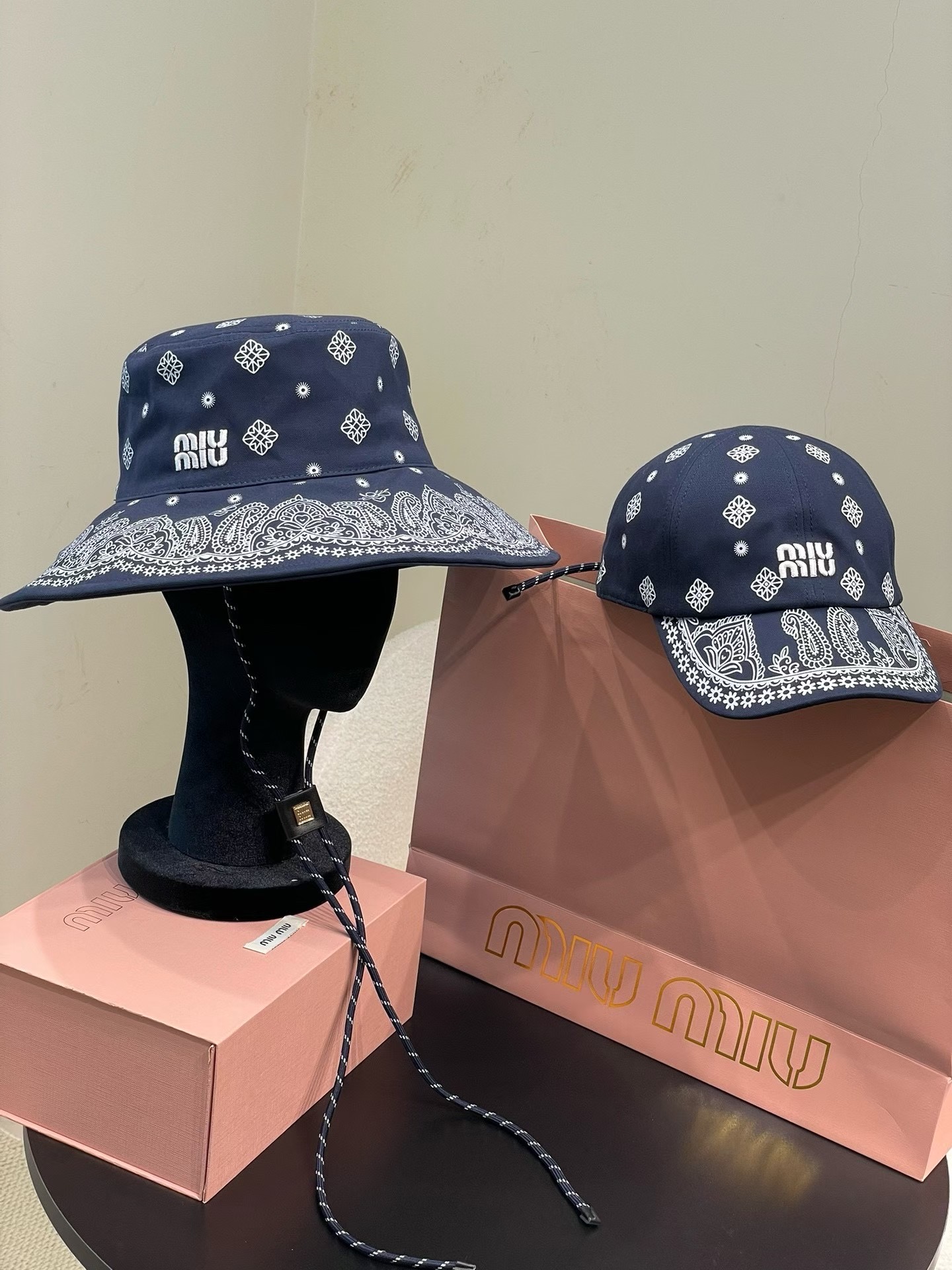26327-miumiu-225 gallery