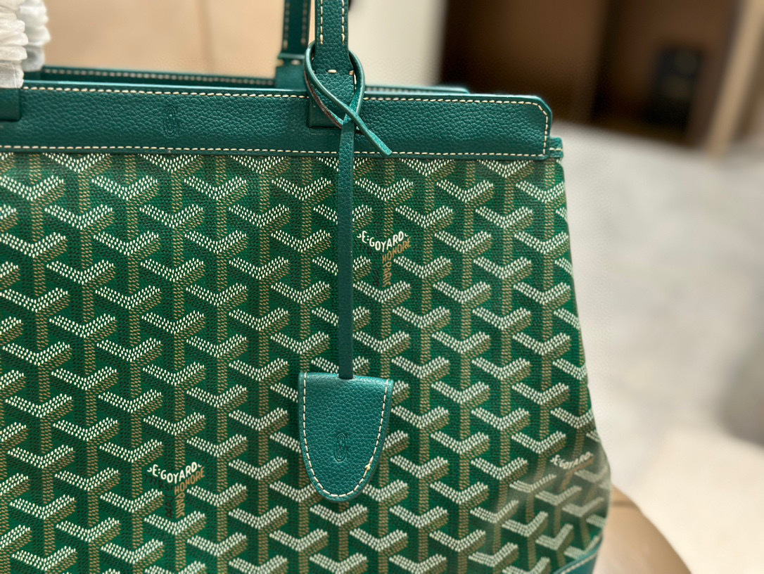 26714-goyard-525 gallery