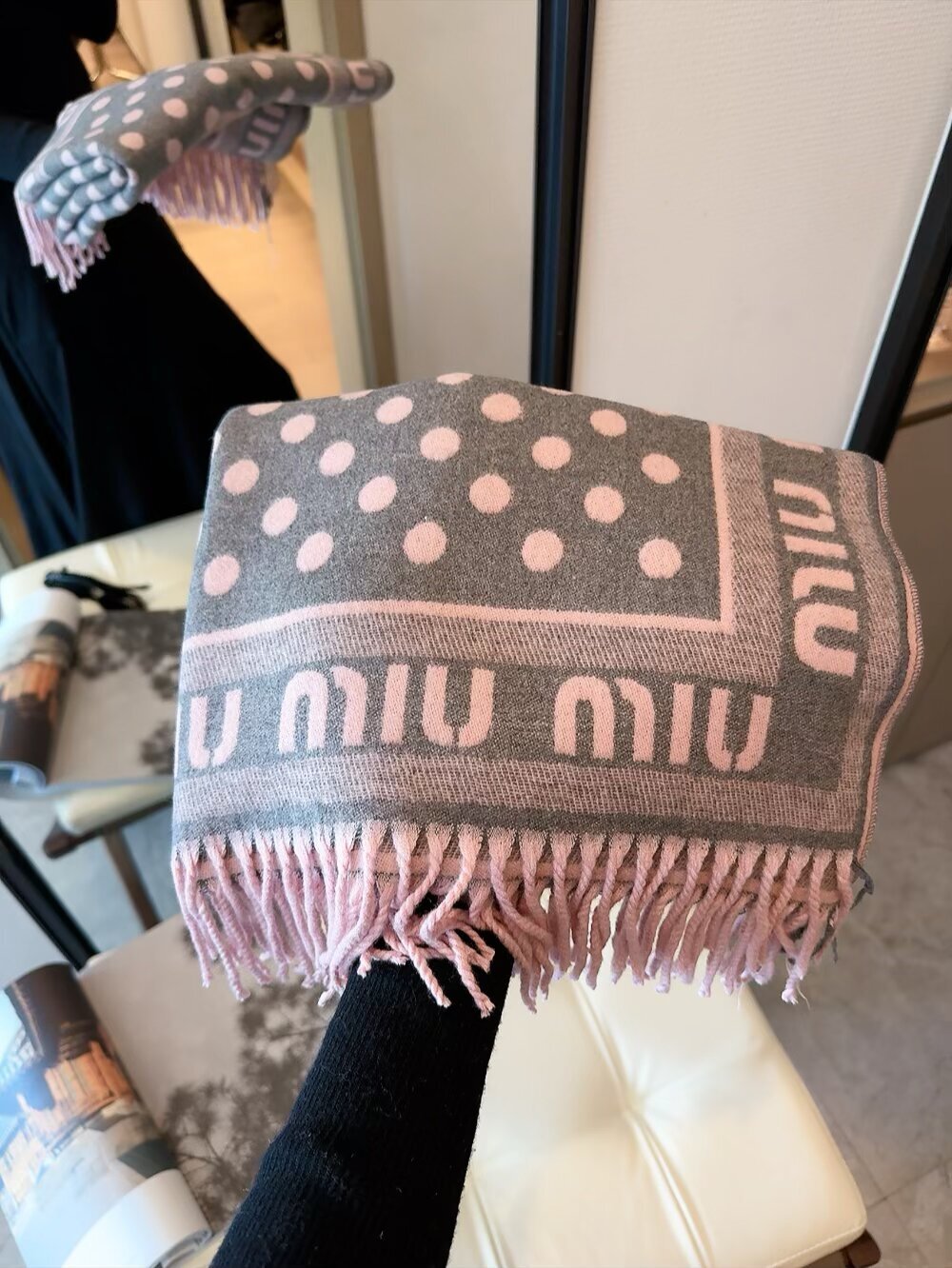 26777-MIUMIU-220 gallery