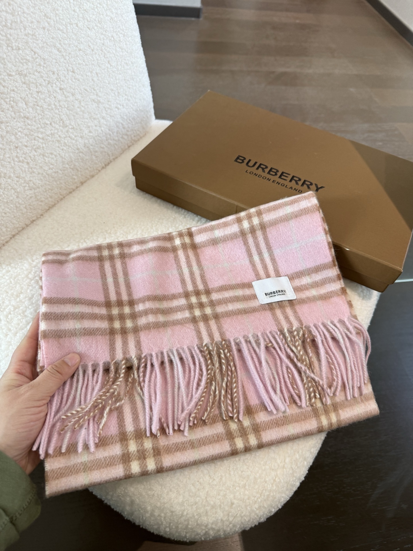 27162-Burberry-345 gallery
