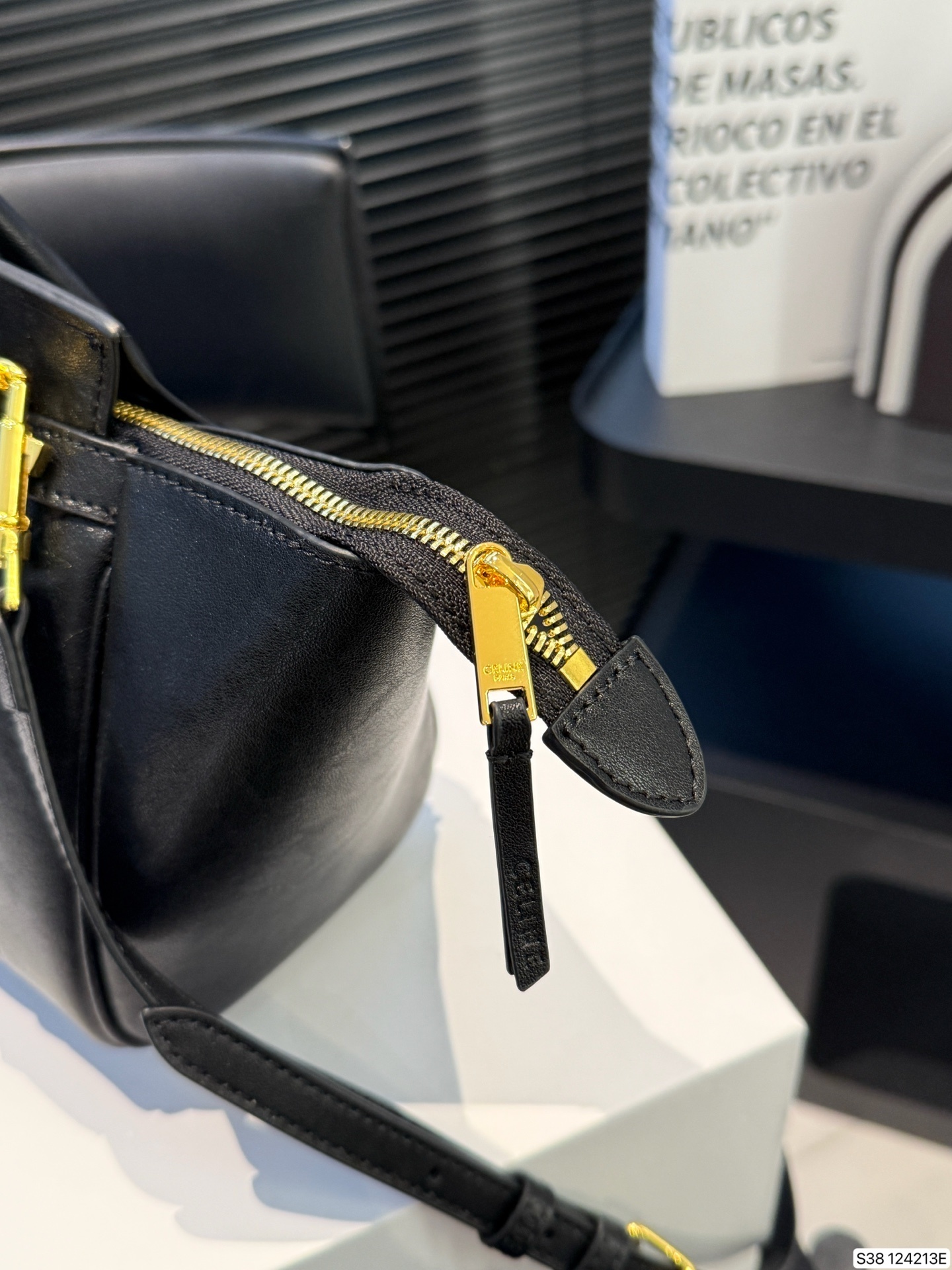 27179-CELINE-685 gallery