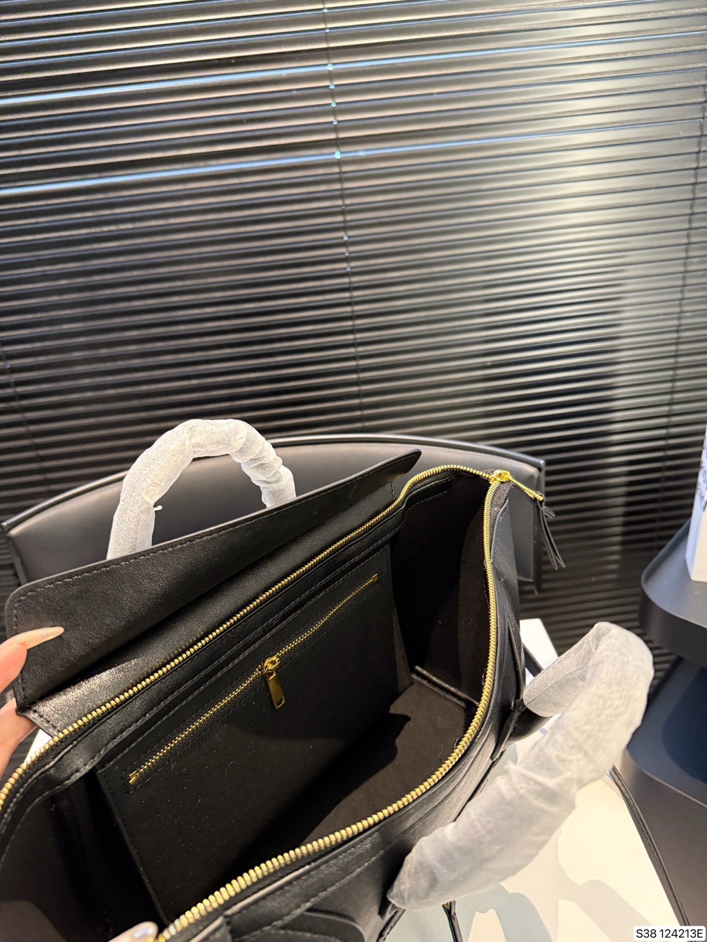 27179-CELINE-685 gallery