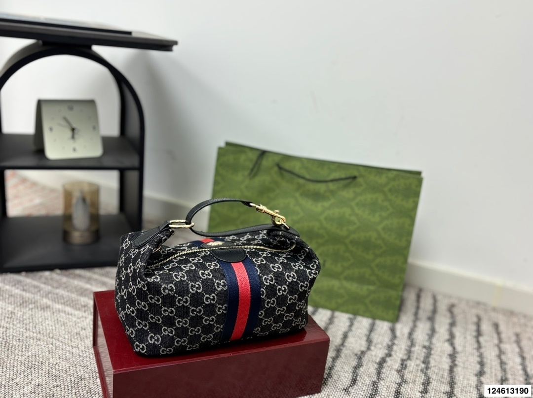 27186-Gucci-399 gallery