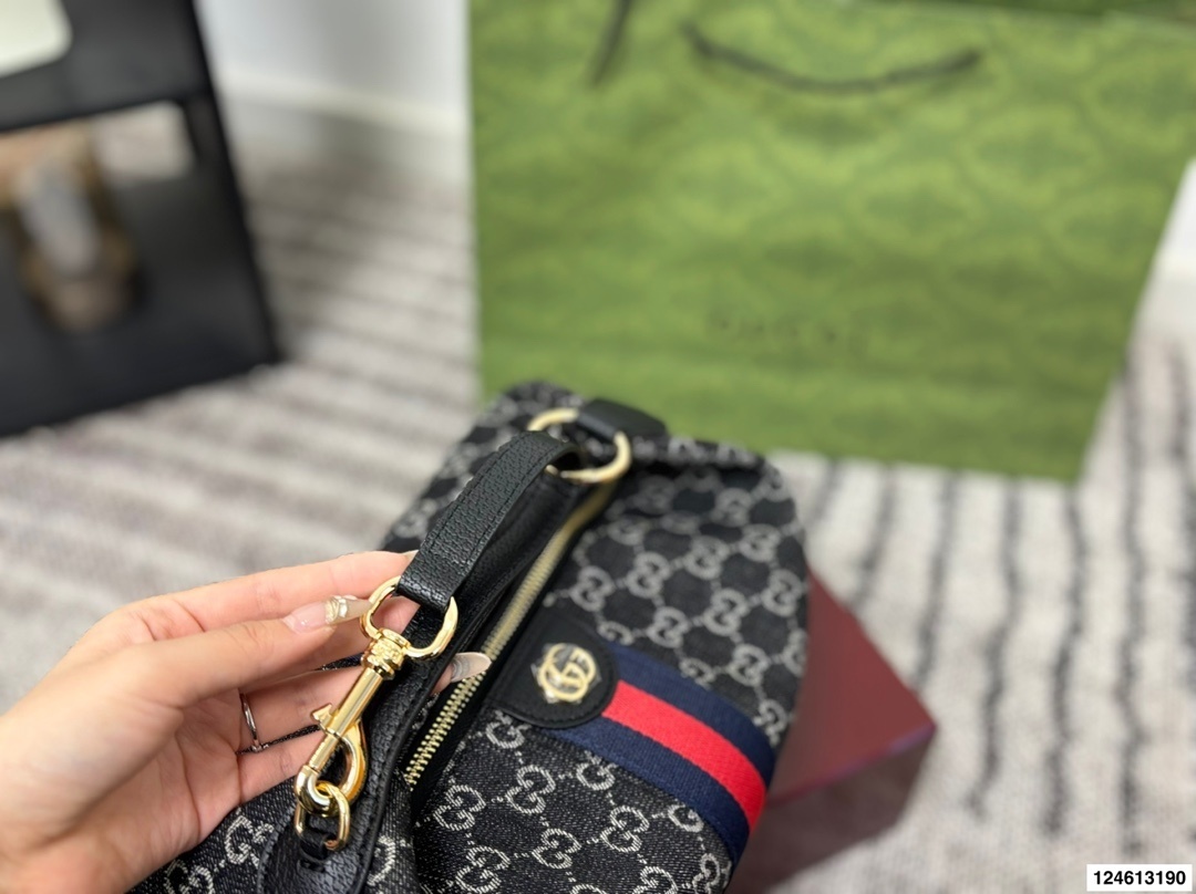 27186-Gucci-399 gallery