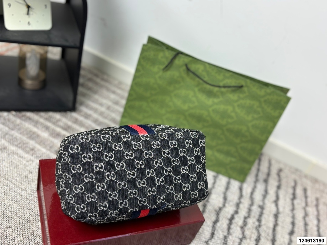 27186-Gucci-399 gallery