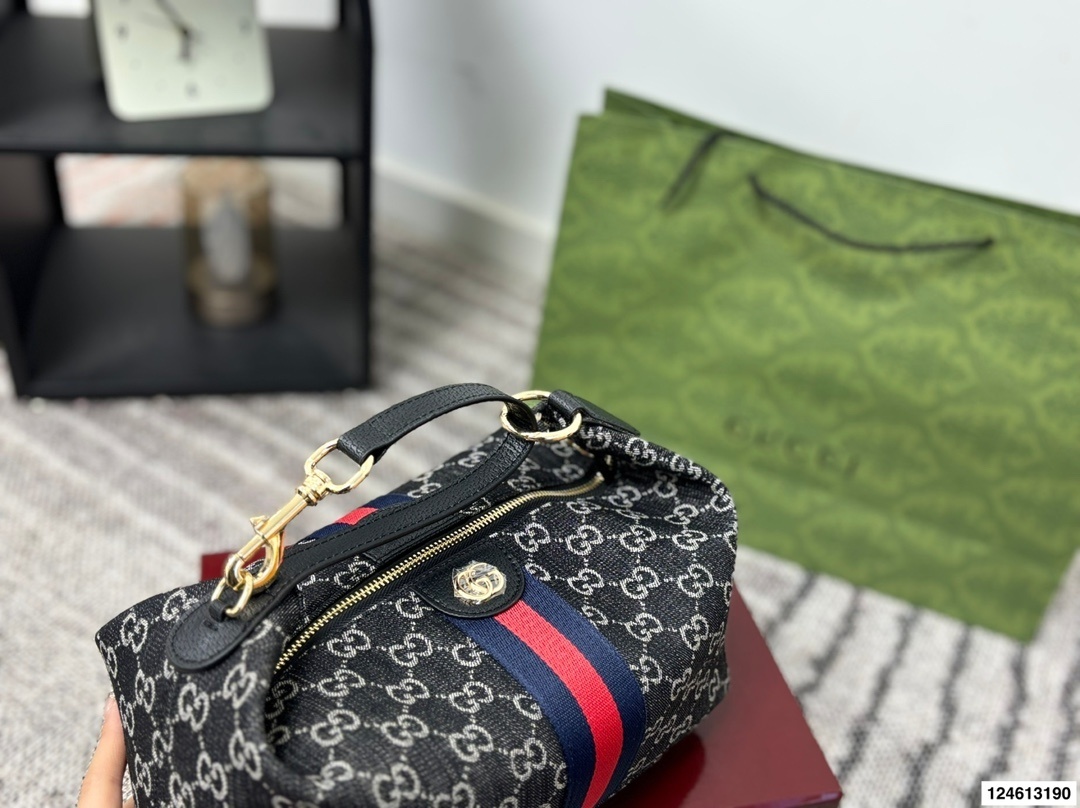 27186-Gucci-399 gallery