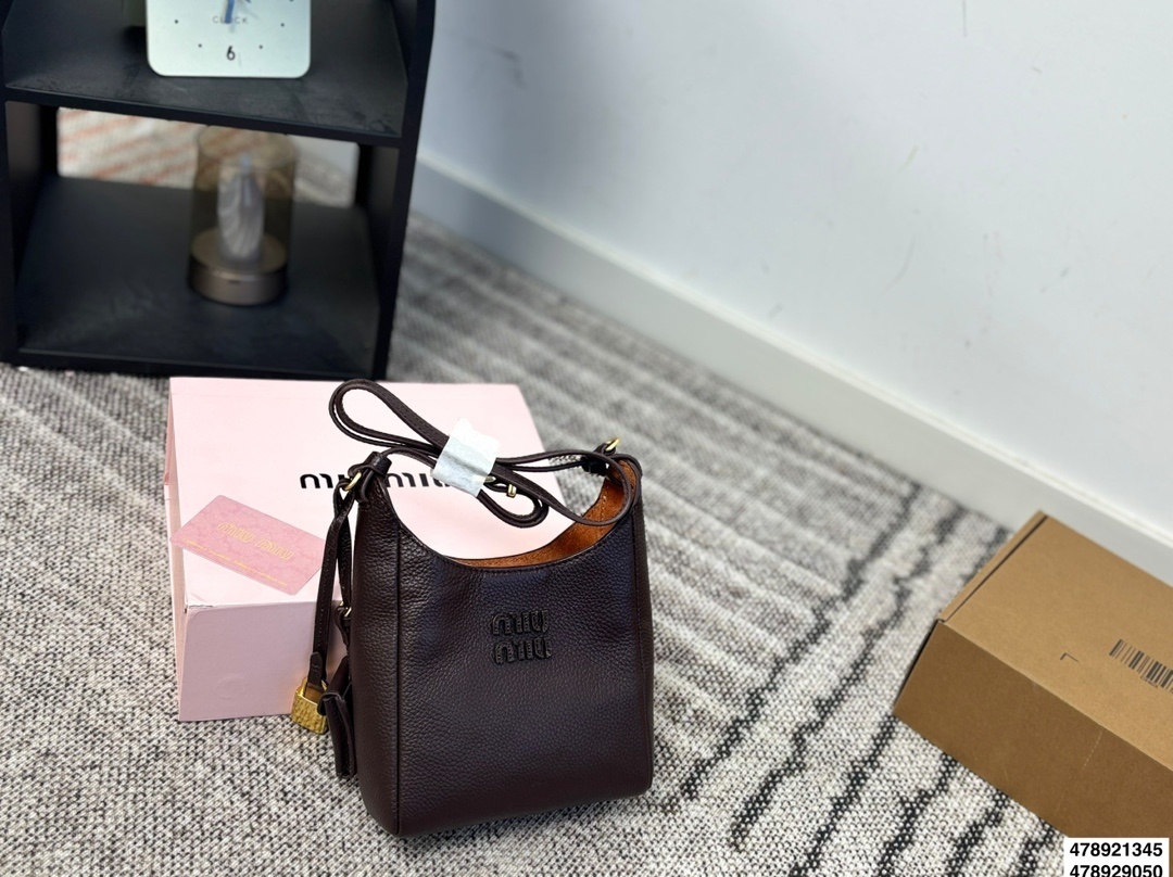 27191-miumiu-695 gallery