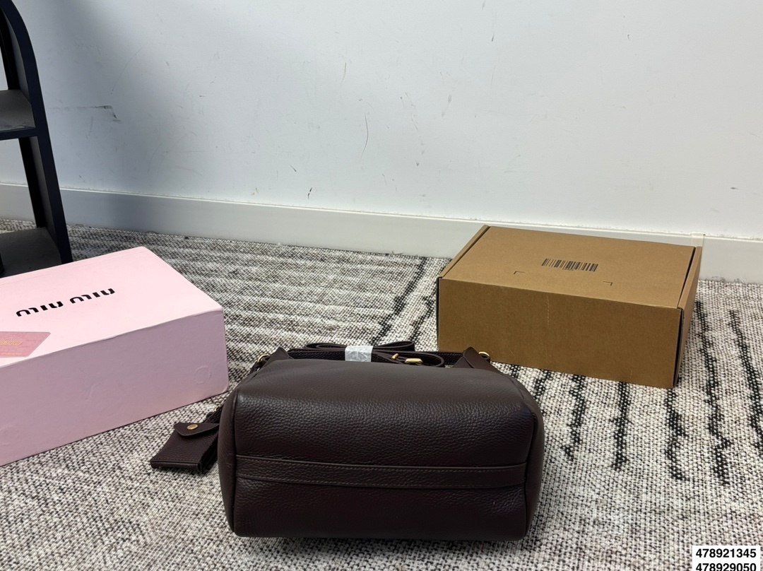 27191-miumiu-695 gallery