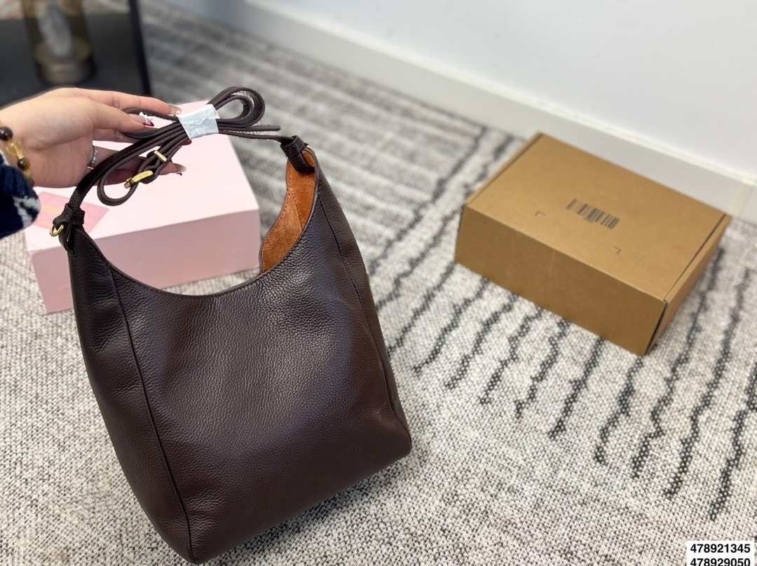 27191-miumiu-695 gallery