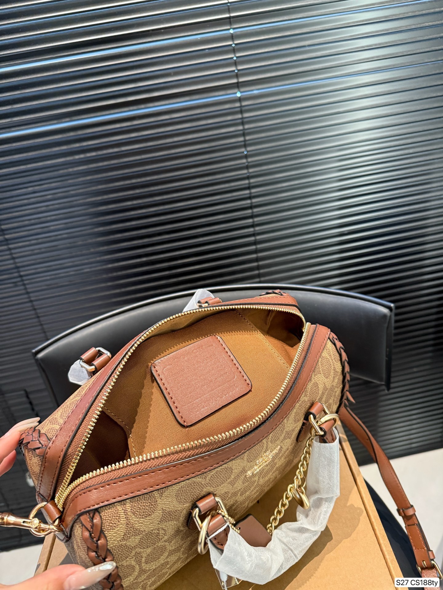 27199-COACH-530 gallery