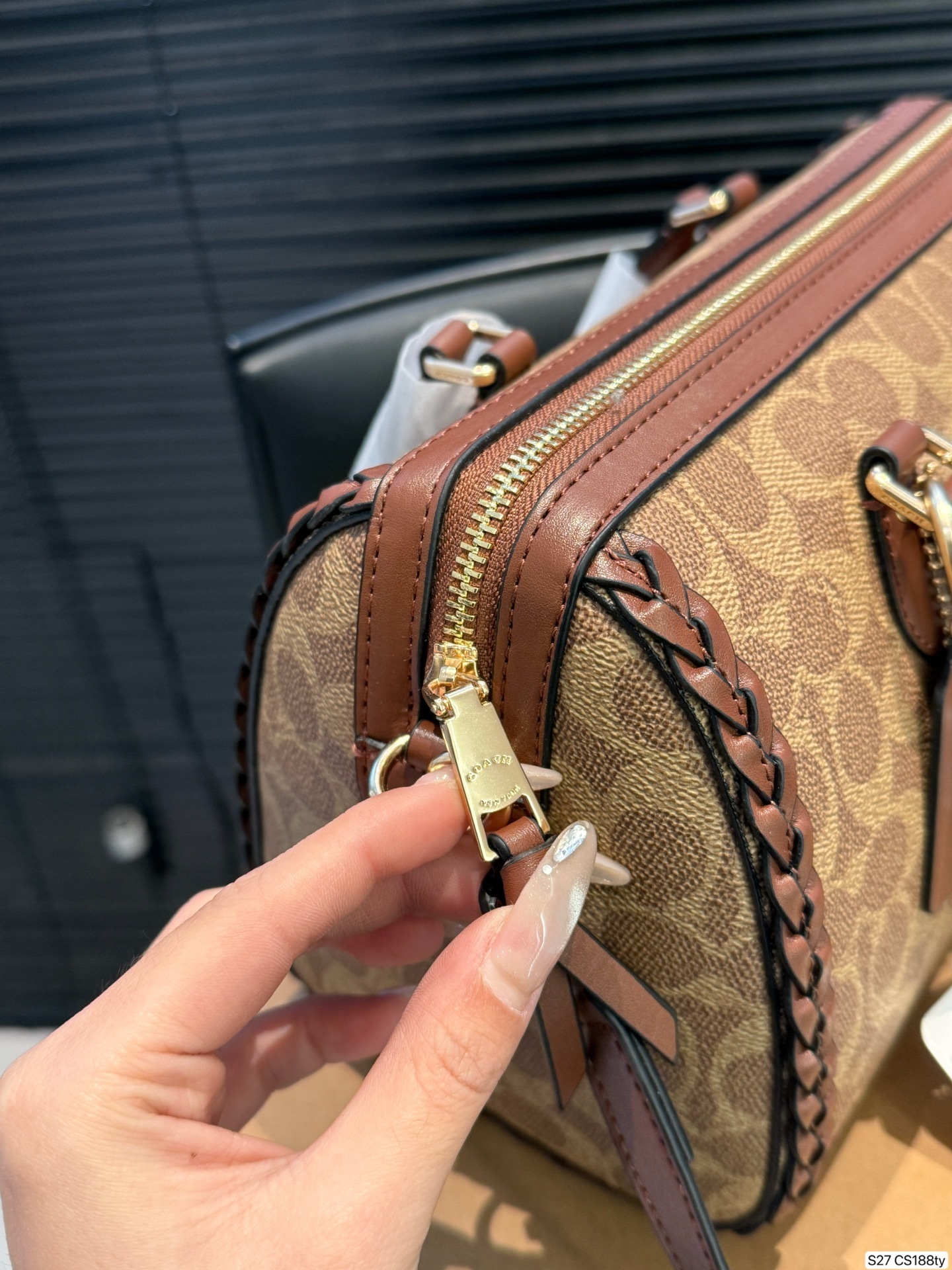 27199-COACH-530 gallery