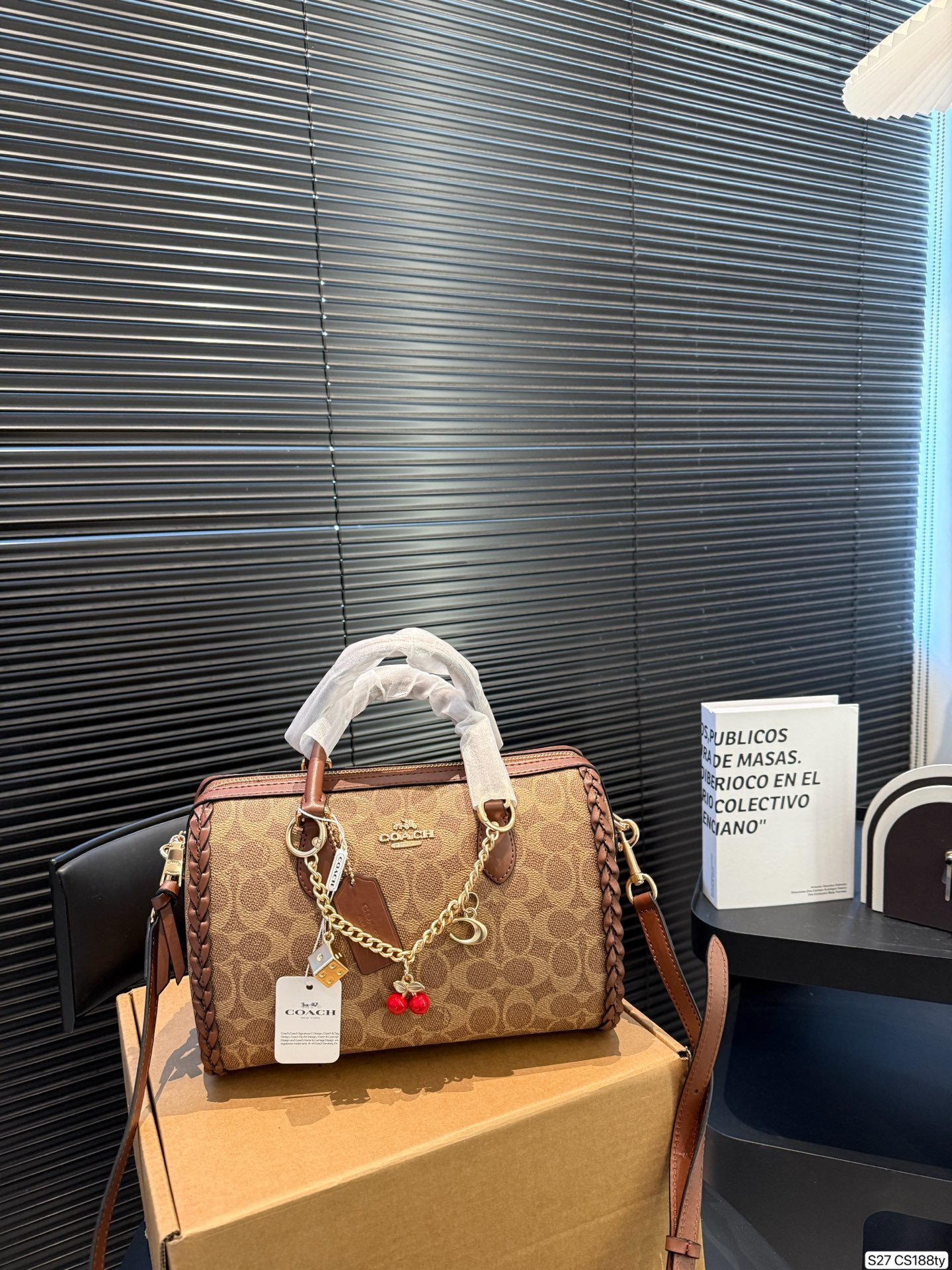 27199-COACH-530 gallery