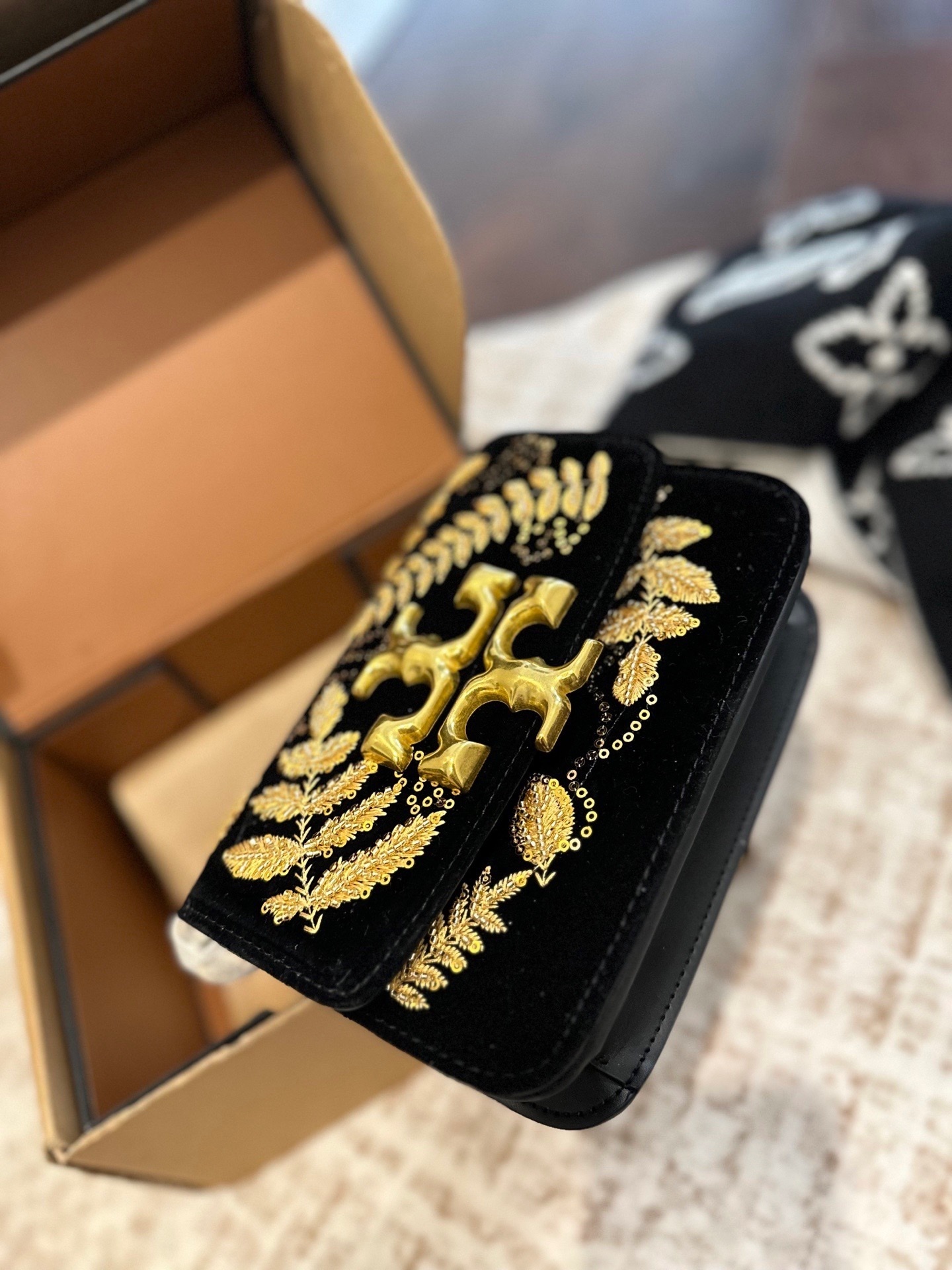 27200-Tory Burch--665 gallery