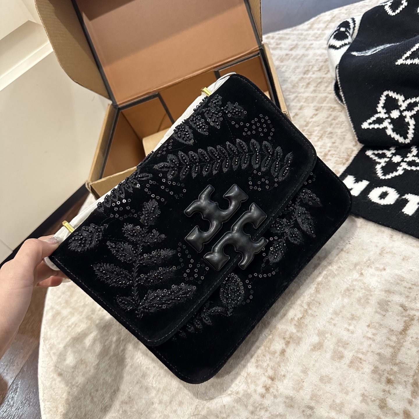 27200-Tory Burch--665 gallery