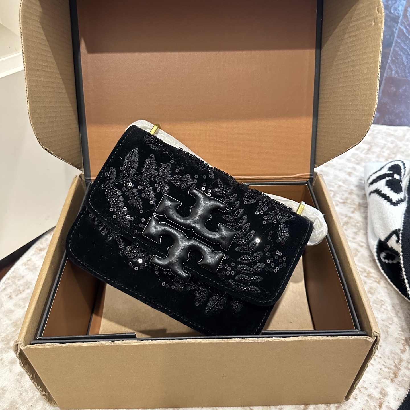 27200-Tory Burch--665 gallery